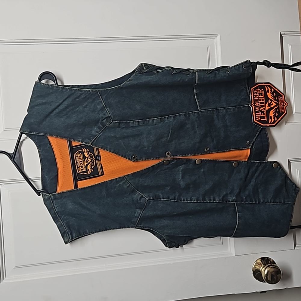 Milwaukee leather Women's size XXL Button up ., With lace up on side